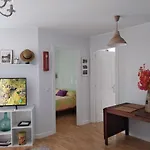 Bajo Con Terraza En Apartamento
